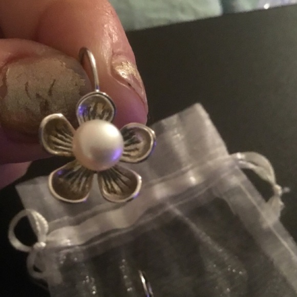 SALE ☄️Solid 14K Gold And Pearl Flower Earrings EC - Picture 7 of 11